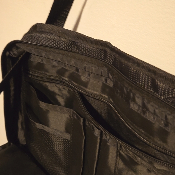 'AutoDrive' Laptop/Backpack with strap for a vehicle seat/headrest... - Picture 7 of 10